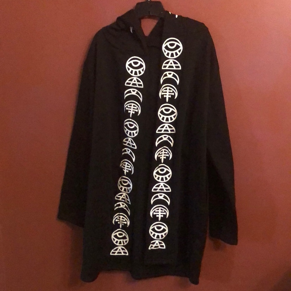 Fashionable long sleeved lightweight jacket